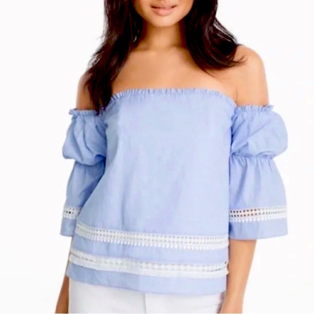 White House Black Market off the shoulder beautiful and fun cotton dobby top